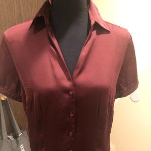 Burgundy button-up short sleeve blouse